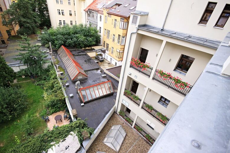 Hotel Pure White
