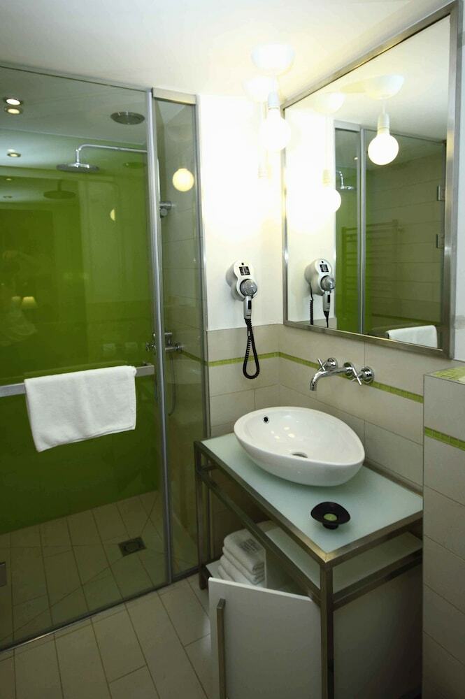 Hotel Pure White