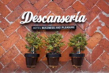 Descanseria Hotel Business And Pleasure