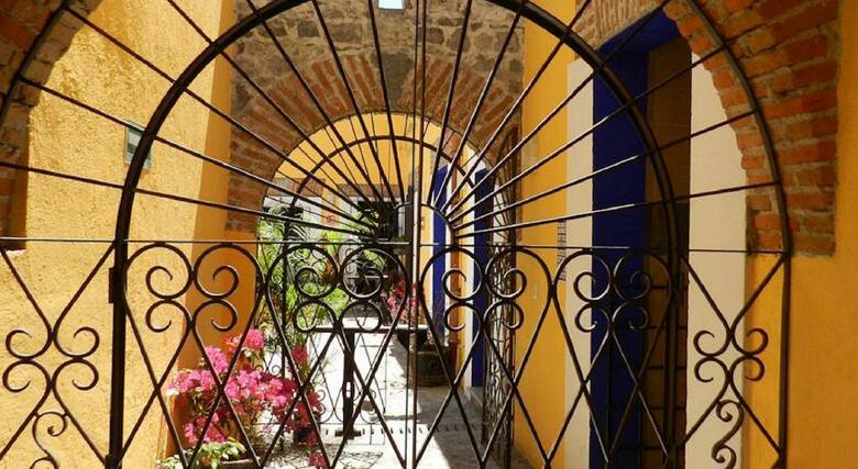 Al Otro Lado Del Rio Hotel