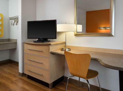 Motel 6 Carlsbad East