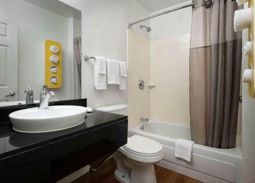 Motel 6 Carlsbad East