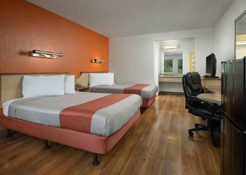 Motel 6 Carlsbad East