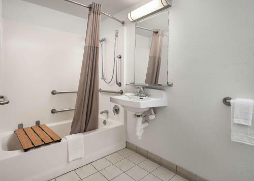 Motel 6 Carlsbad East