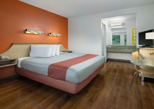 Motel 6 Carlsbad East