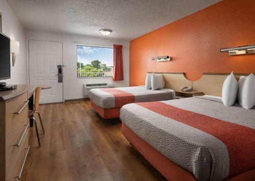Motel 6 Carlsbad East