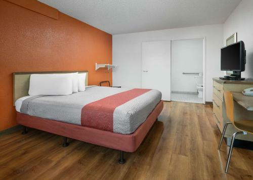 Motel 6 Carlsbad East