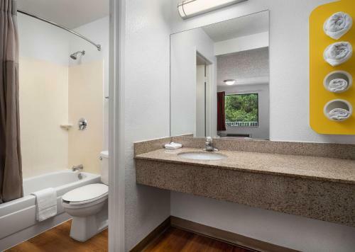 Motel 6 Carlsbad East
