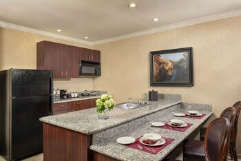 Hotel Ayres Suites Corona West