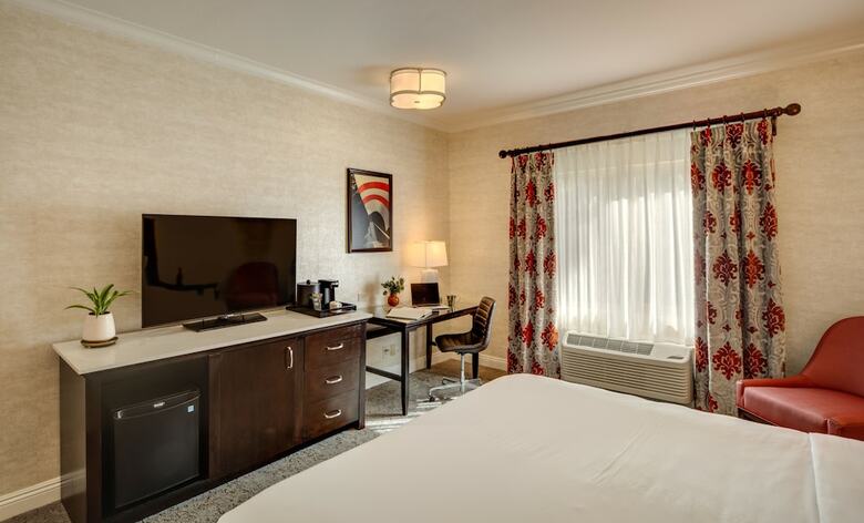 Ayres Hotel & Suites Costa Mesa/newport Beach