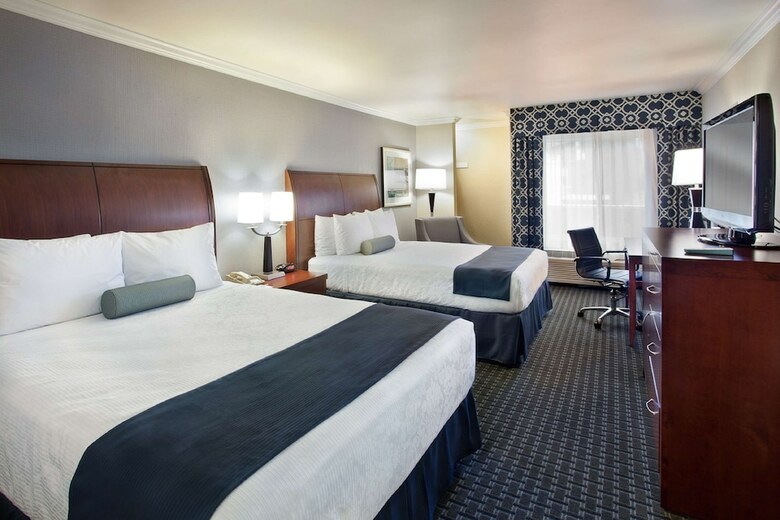 Best Western Plus Marina Shores Hotel - Dana Point