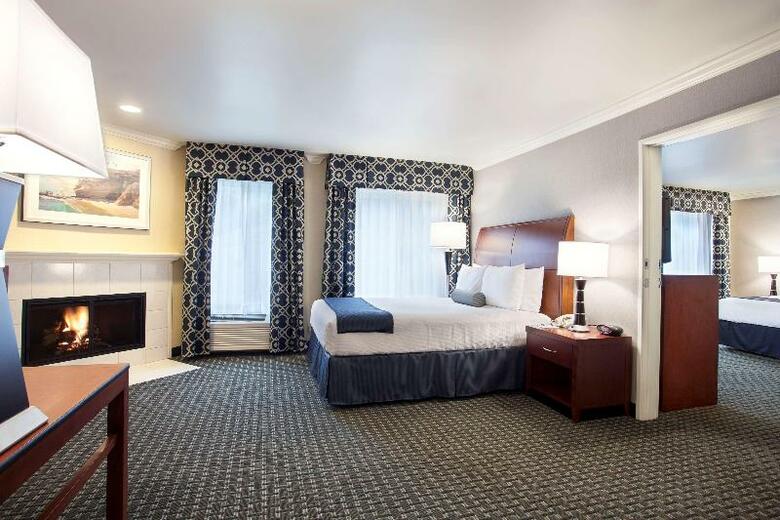 Best Western Plus Marina Shores Hotel - Dana Point