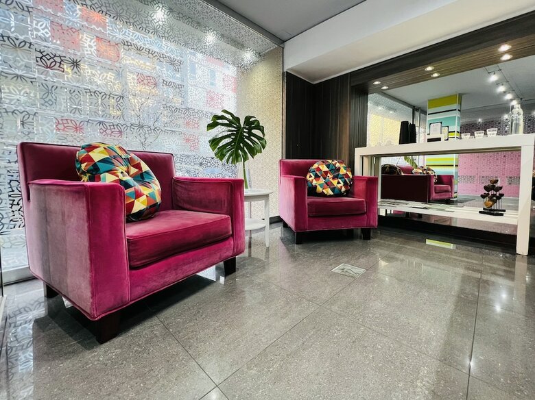 Ian Hotel