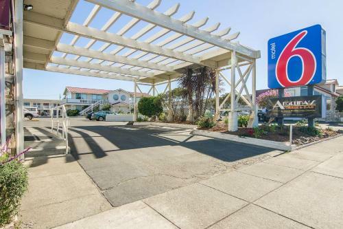 Motel 6 Fort Bragg