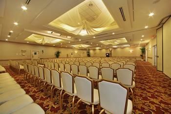Howard Johnson Inn Fullerton Hotel And Conference Center