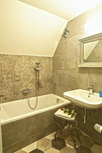 Hostal Penzion Kostnicky Dum