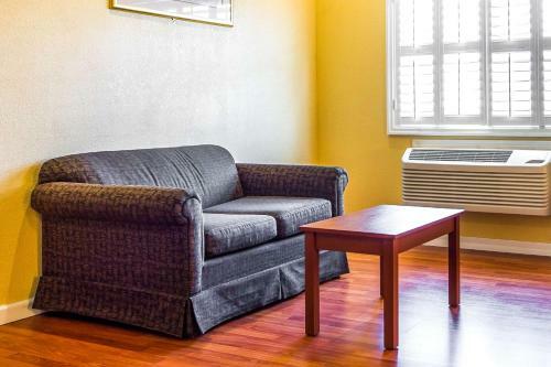 Hotel Rodeway Inn & Suites Hayward