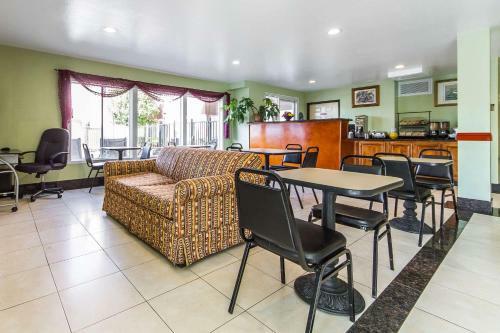 Hotel Rodeway Inn & Suites Hayward
