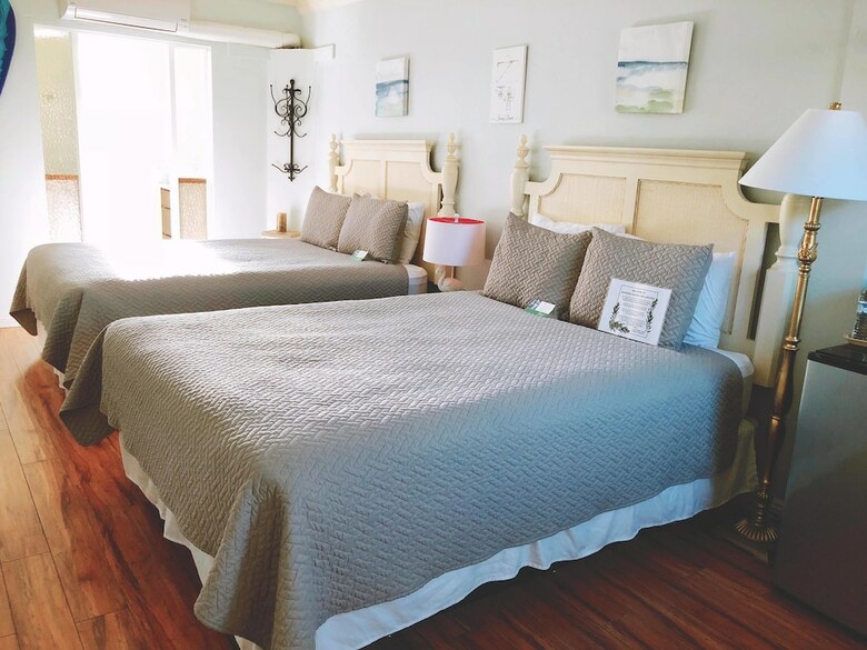 Hotel Seaside Laguna Inn & Suites