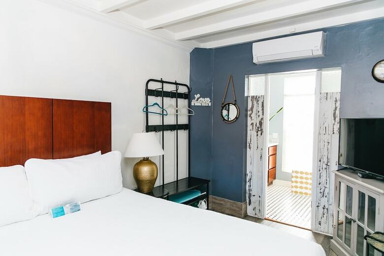 Hotel Seaside Laguna Inn & Suites