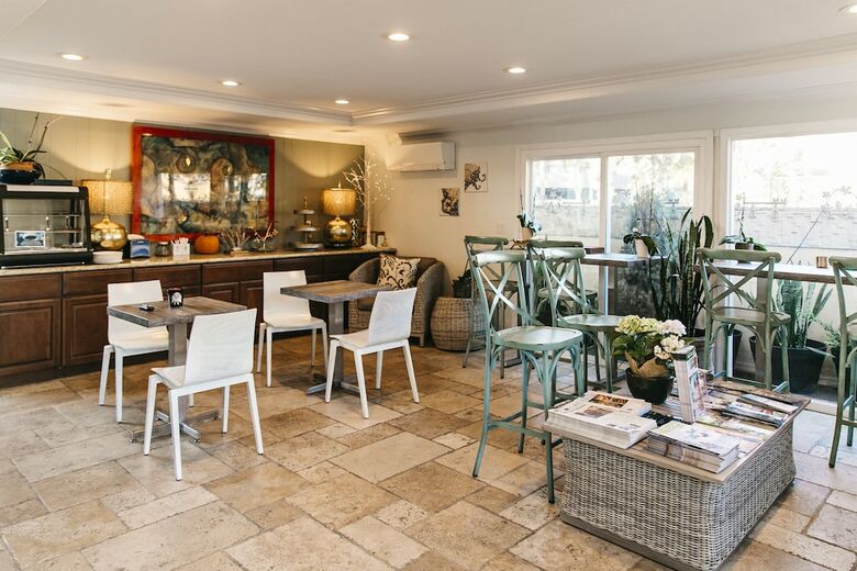 Hotel Seaside Laguna Inn & Suites