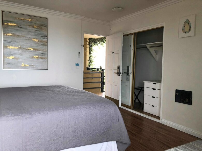 Hotel Seaside Laguna Inn & Suites