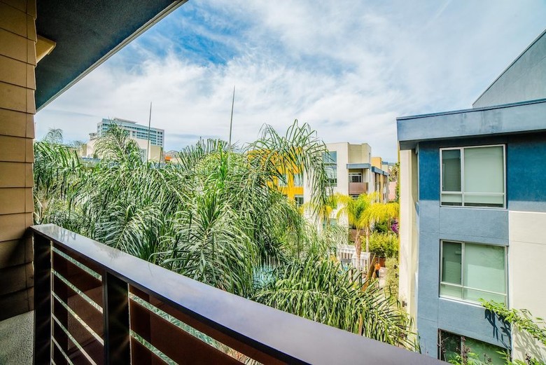 The Hollywood Ray Apartment