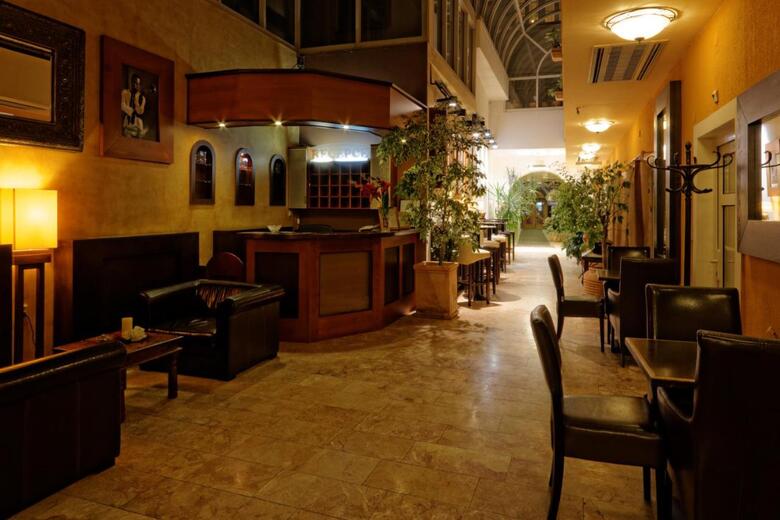 Hostal Enjoy Inn