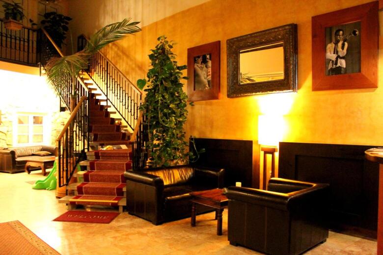Hostal Enjoy Inn