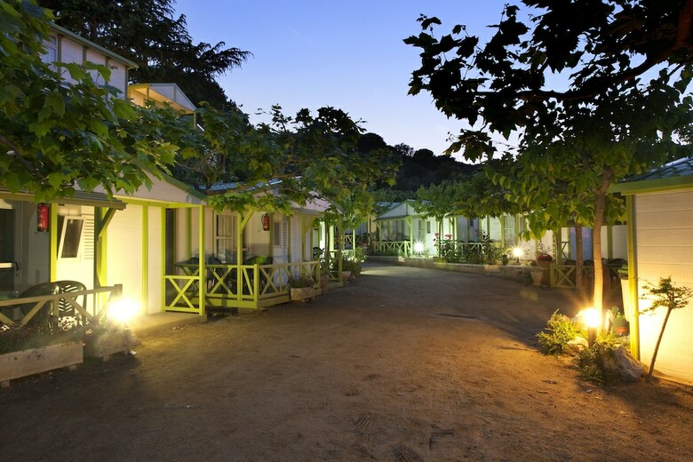 Camping Bungalows El Far