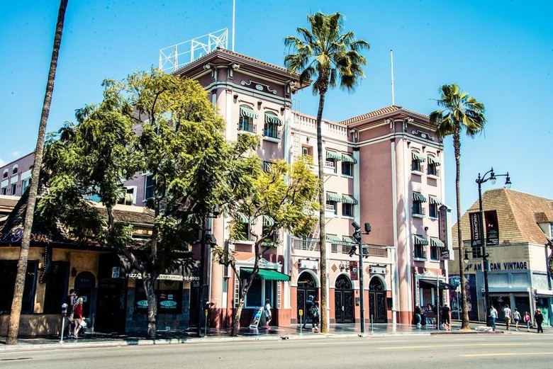 Hollywood Heights Apartment