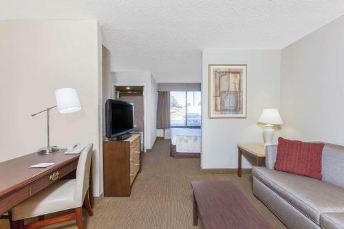 Hotel Hawthorn Suites Midwest City