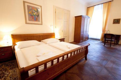 Hotel U Zlateho Jelena