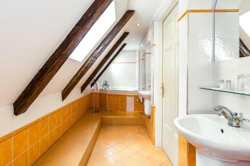 Hotel U Zlateho Jelena