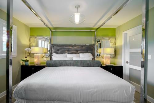 Crane's Beachhouse Hotel & Tiki Bar