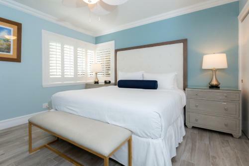 Crane's Beachhouse Hotel & Tiki Bar