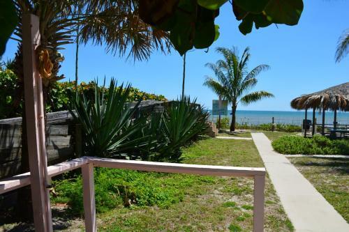Sea Scape Oceanfront Motel & Apartments