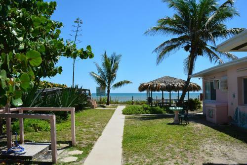 Sea Scape Oceanfront Motel & Apartments