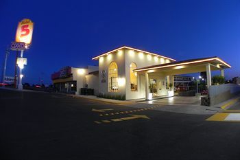 Hotel 5 Inn
