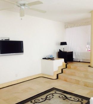 Tentaciones Hotel & Lounge Pool