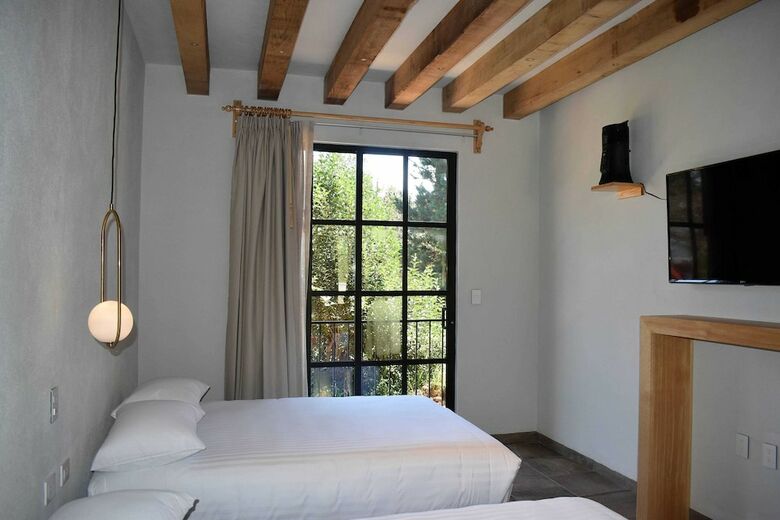 Hotel Zirahuen Forest And Resort