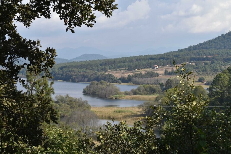 Hotel Zirahuen Forest And Resort