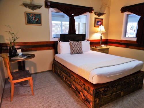Lodge Chalet Kilauea Collection