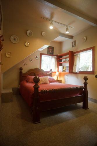 Lodge Chalet Kilauea Collection