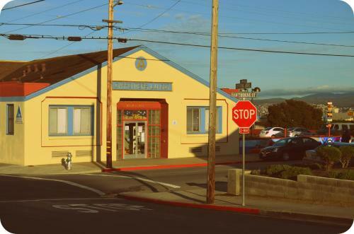 Hi - Monterey Hostel