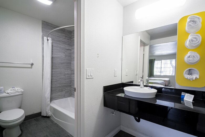 Motel 6 - Downtown Monterey