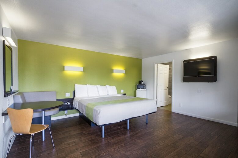 Motel 6 - Downtown Monterey