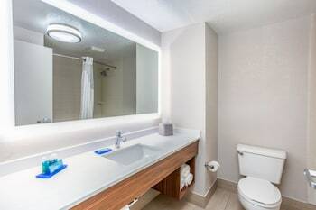Hotel Holiday Inn Express Orange Beach - On The Beach