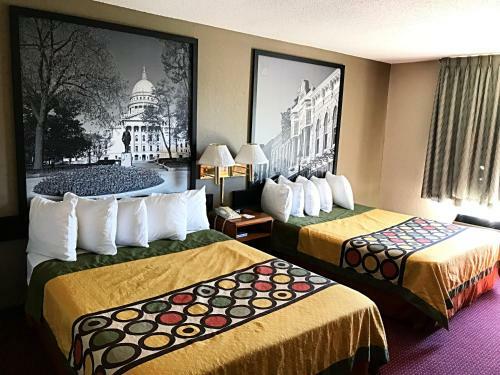 Hotel Super 8 Madison East