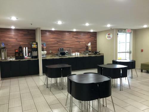Hotel Super 8 Madison East